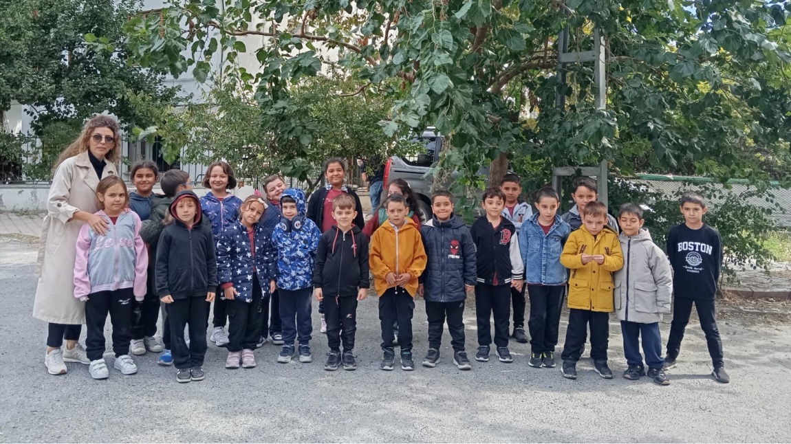 Proje kapsamında 2- B sınıfı olarak sahilde sağlikli yaşam adına yürüyüş gerçekleştirdik.